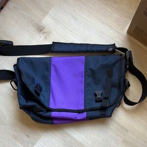 Timbuk2 Stylish Blue and Purple messenger bag- like new